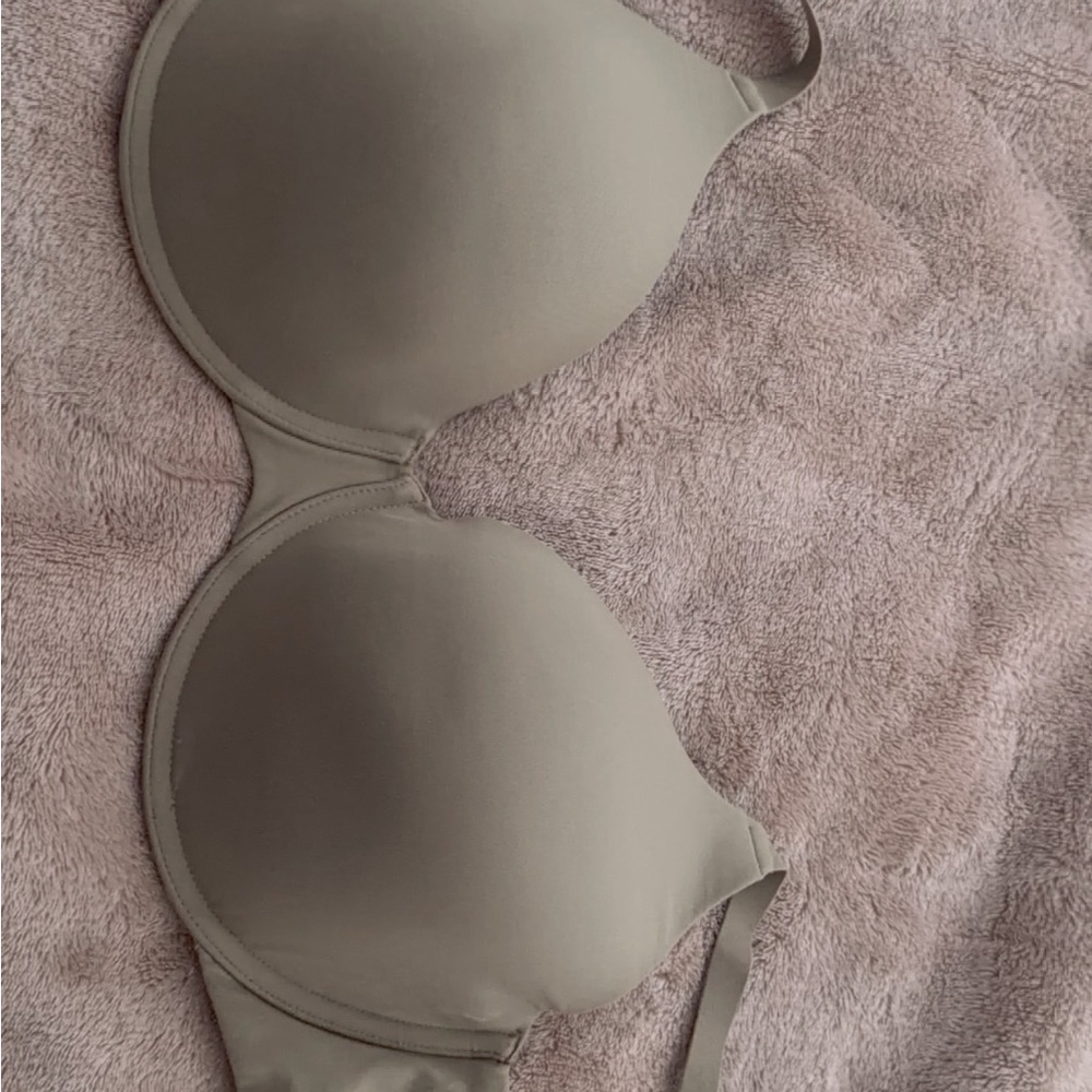 Skims fits everybody tshirt bra 36DD